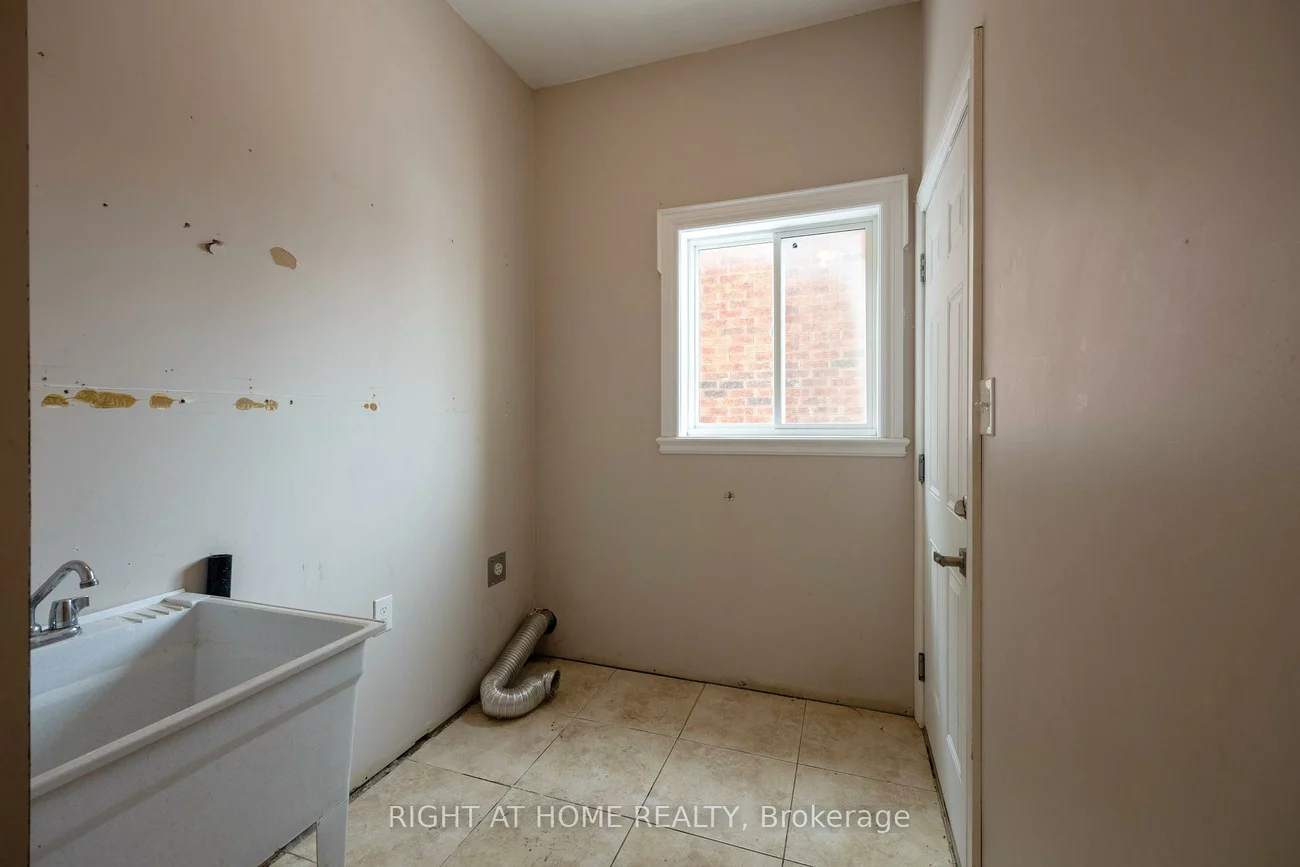 1215, Lowrie, Alcona, Innisfil