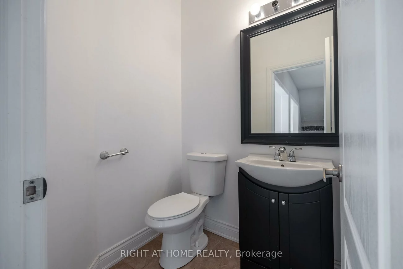 1215, Lowrie, Alcona, Innisfil