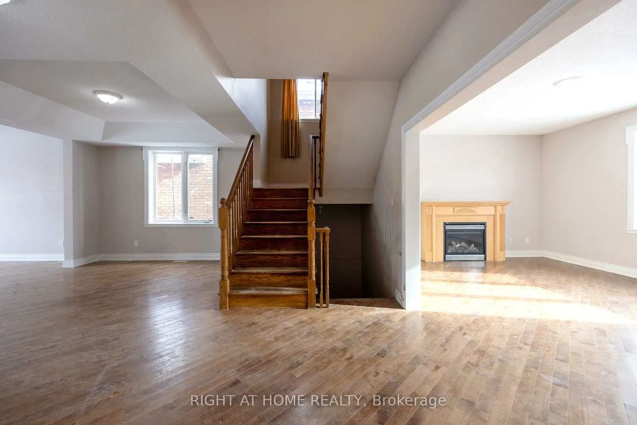 1215, Lowrie, Alcona, Innisfil