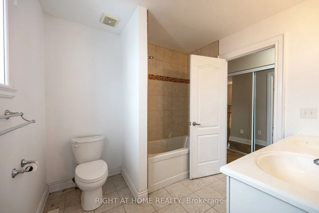 1215, Lowrie, Alcona, Innisfil