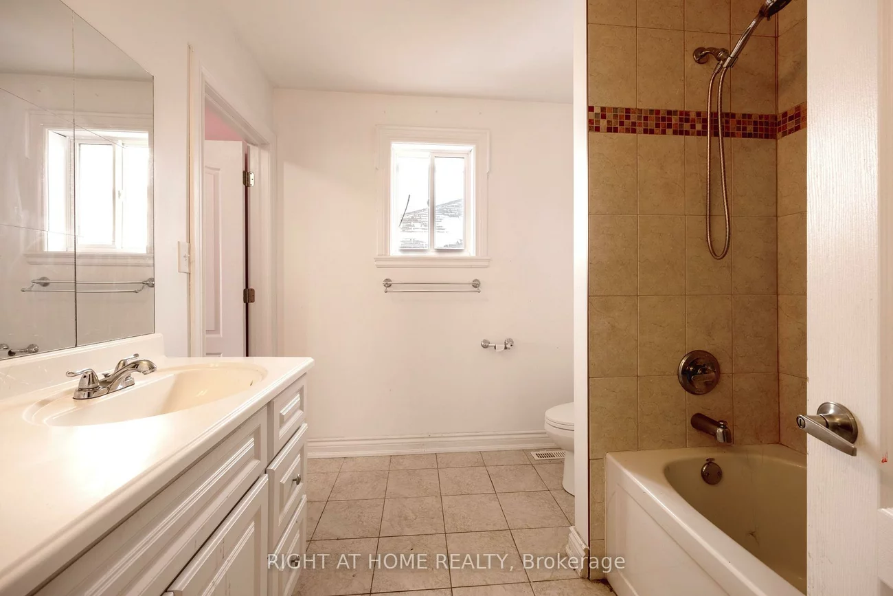 1215, Lowrie, Alcona, Innisfil