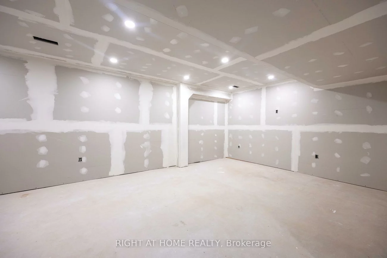 1215, Lowrie, Alcona, Innisfil