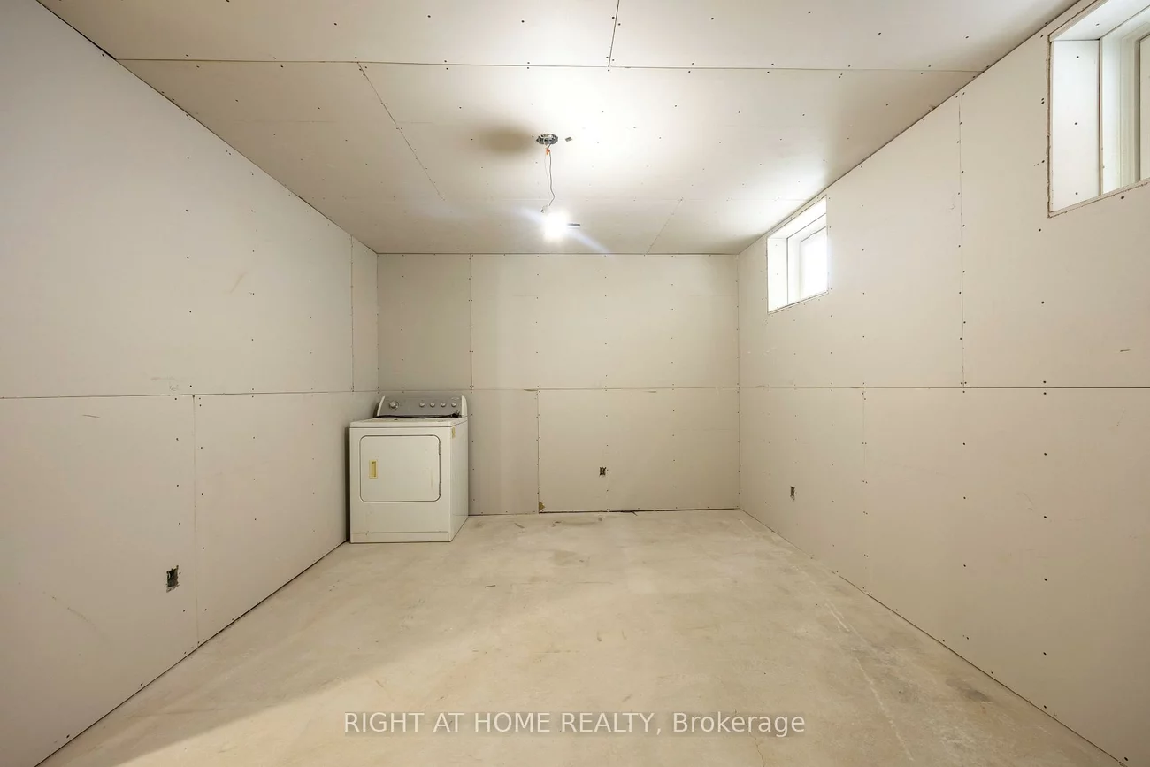 1215, Lowrie, Alcona, Innisfil