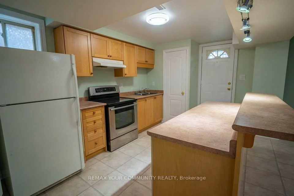 1069, Corrie, Alcona, Innisfil