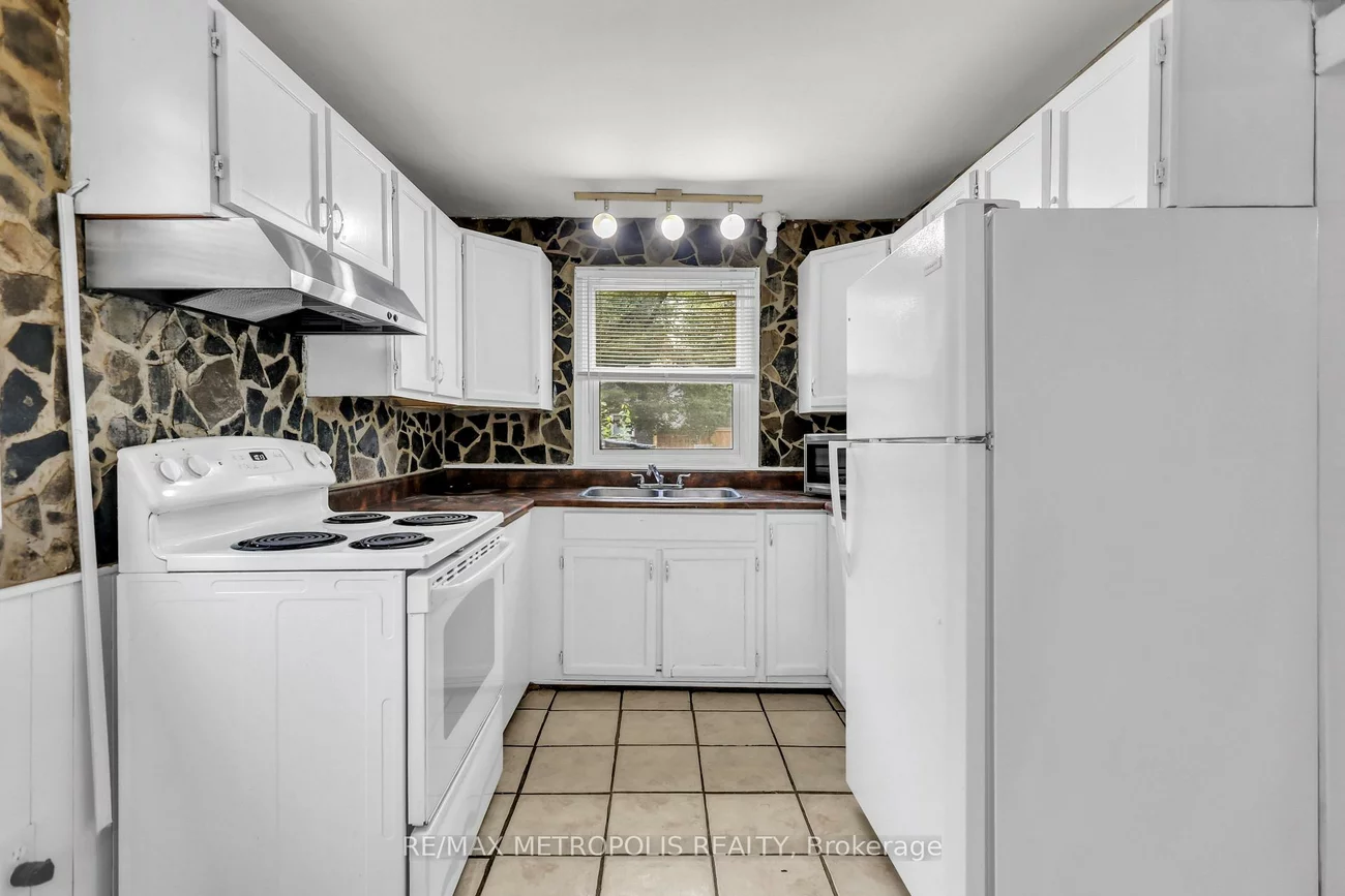 856, Central, Alcona, Innisfil