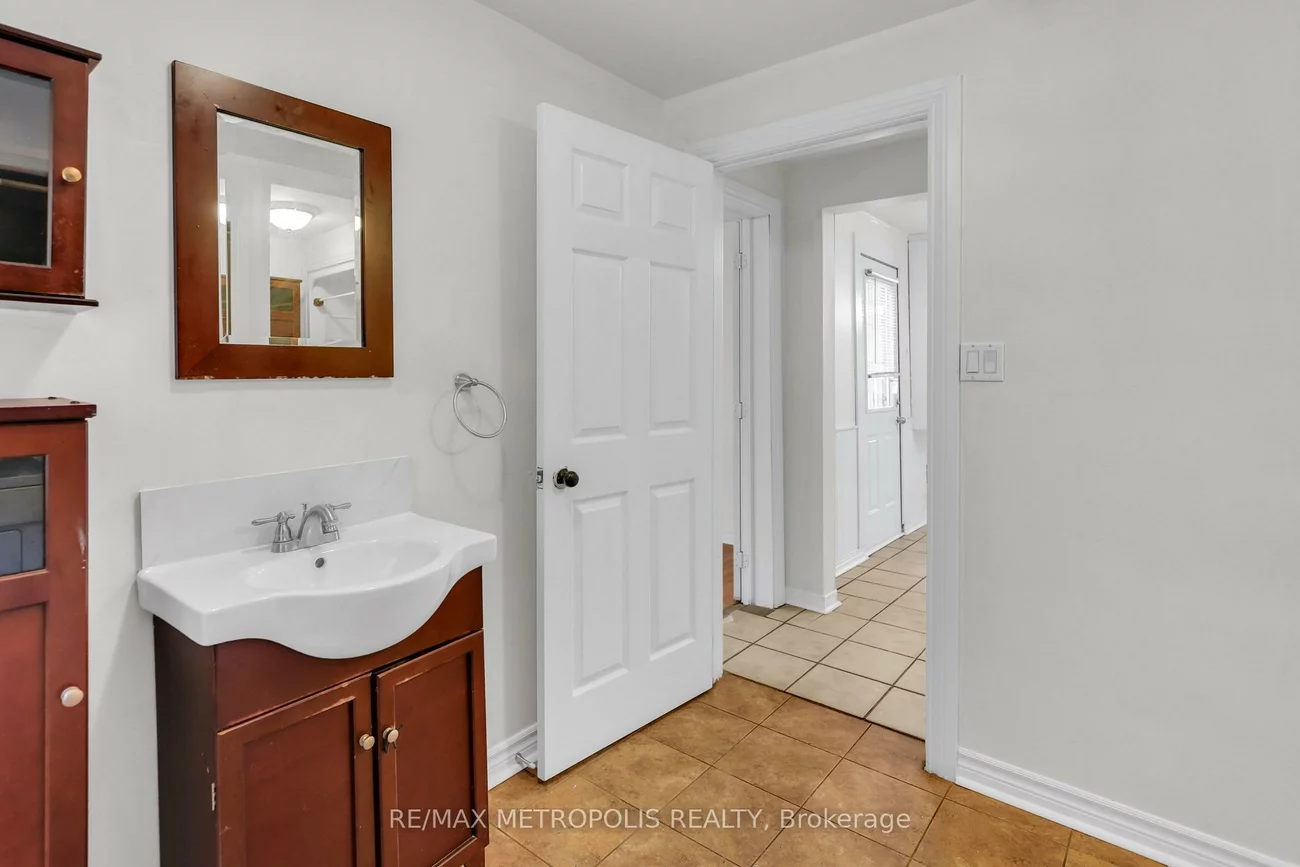 856, Central, Alcona, Innisfil