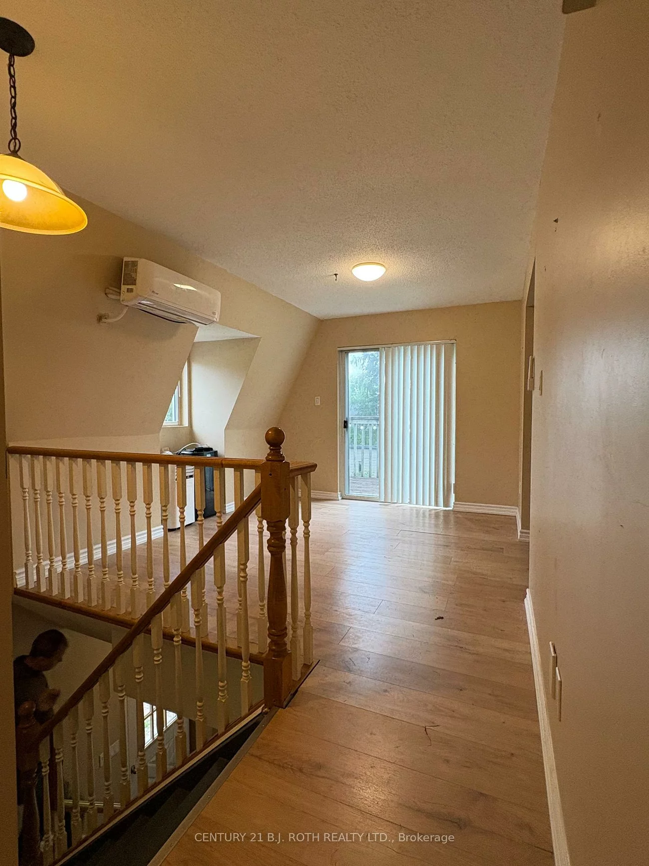 2216, Victoria, Stroud, Innisfil