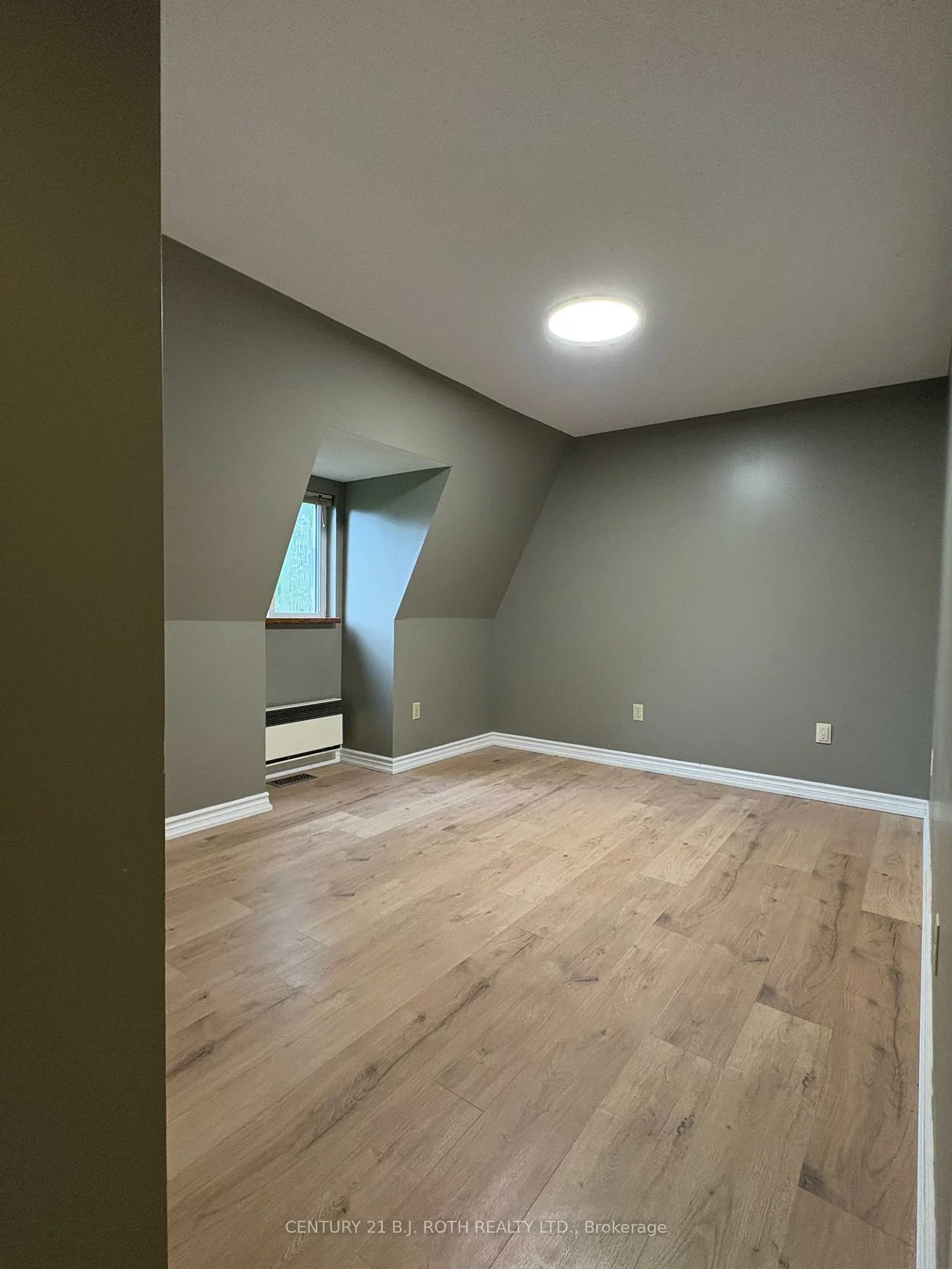 2216, Victoria, Stroud, Innisfil