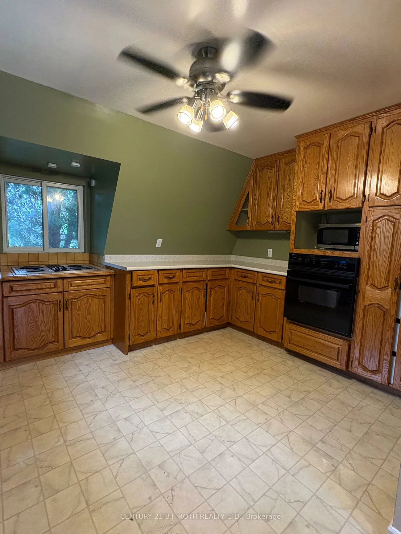 2216, Victoria, Stroud, Innisfil