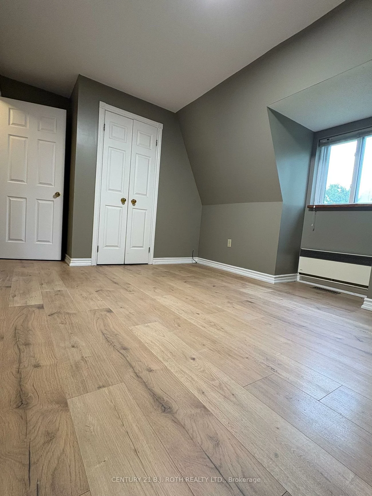 2216, Victoria, Stroud, Innisfil