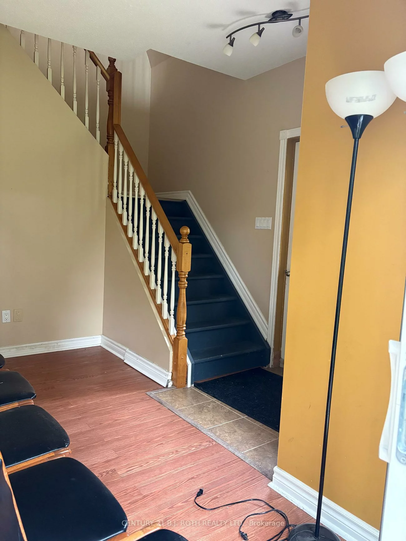2216, Victoria, Stroud, Innisfil