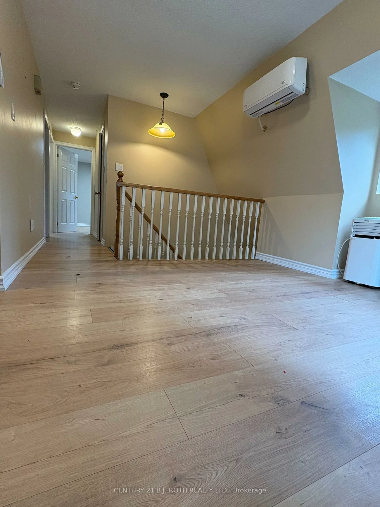 2216, Victoria, Stroud, Innisfil