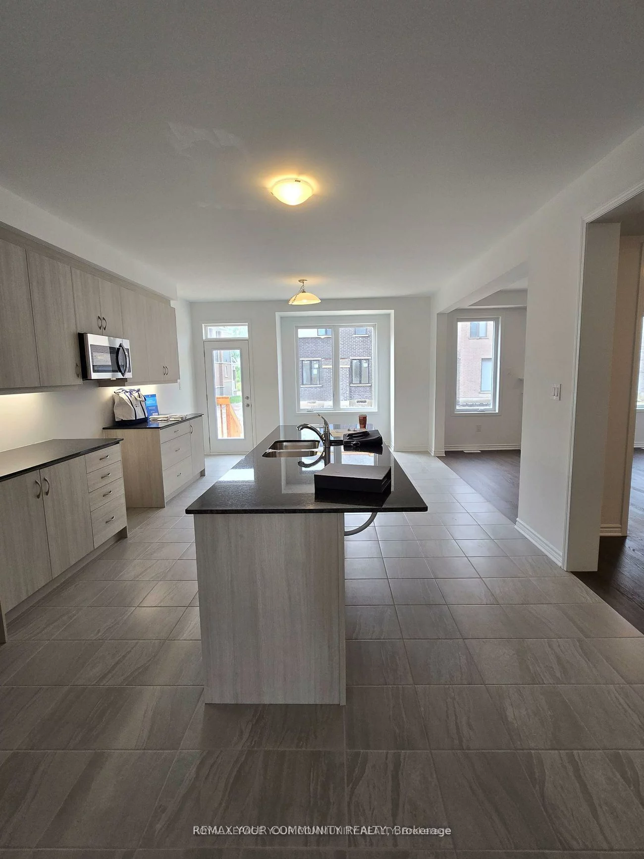 690, Mika, Cookstown, Innisfil