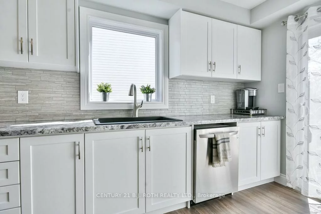 695, Candaras, Alcona, Innisfil