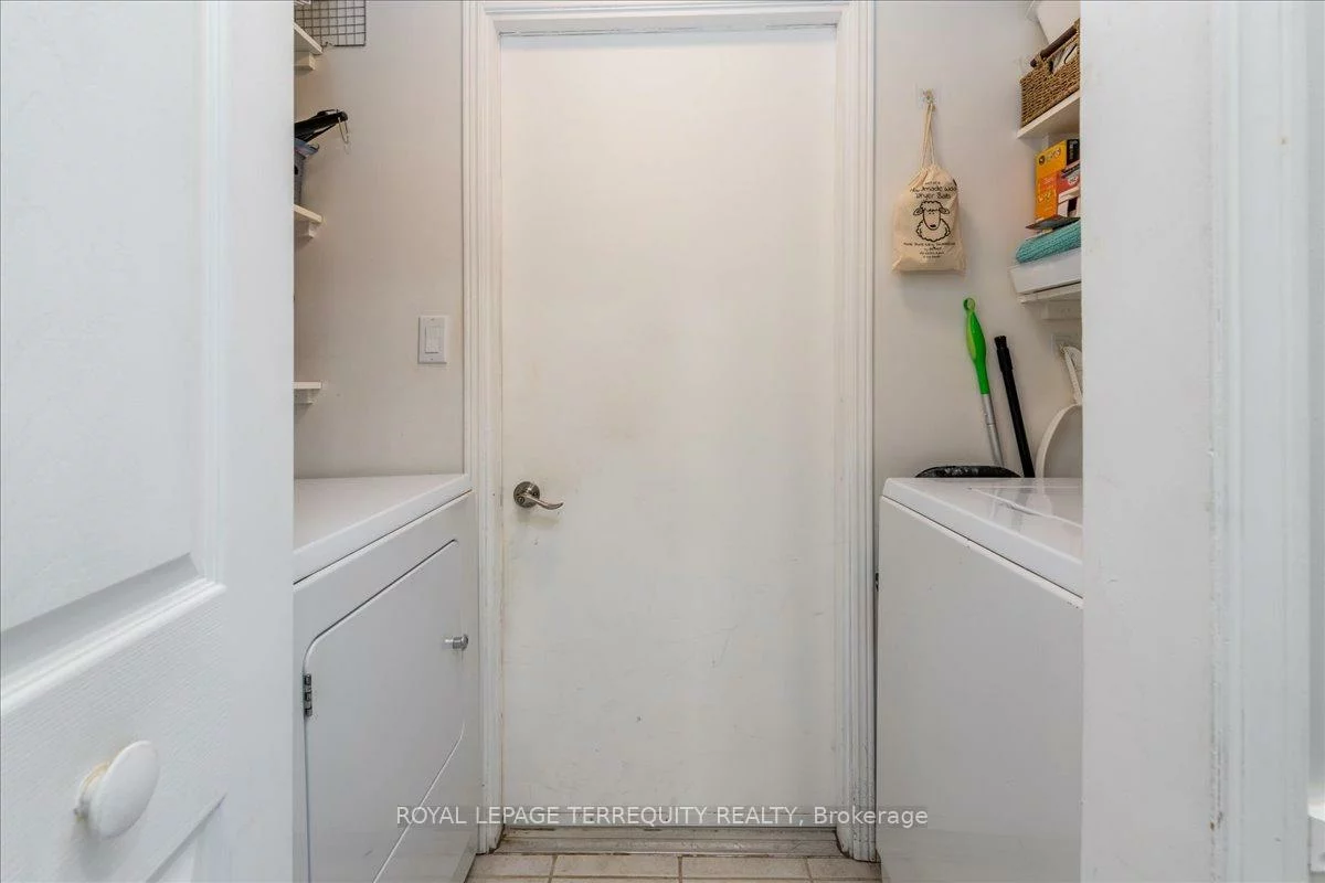 2610, Lawrence, Stroud, Innisfil