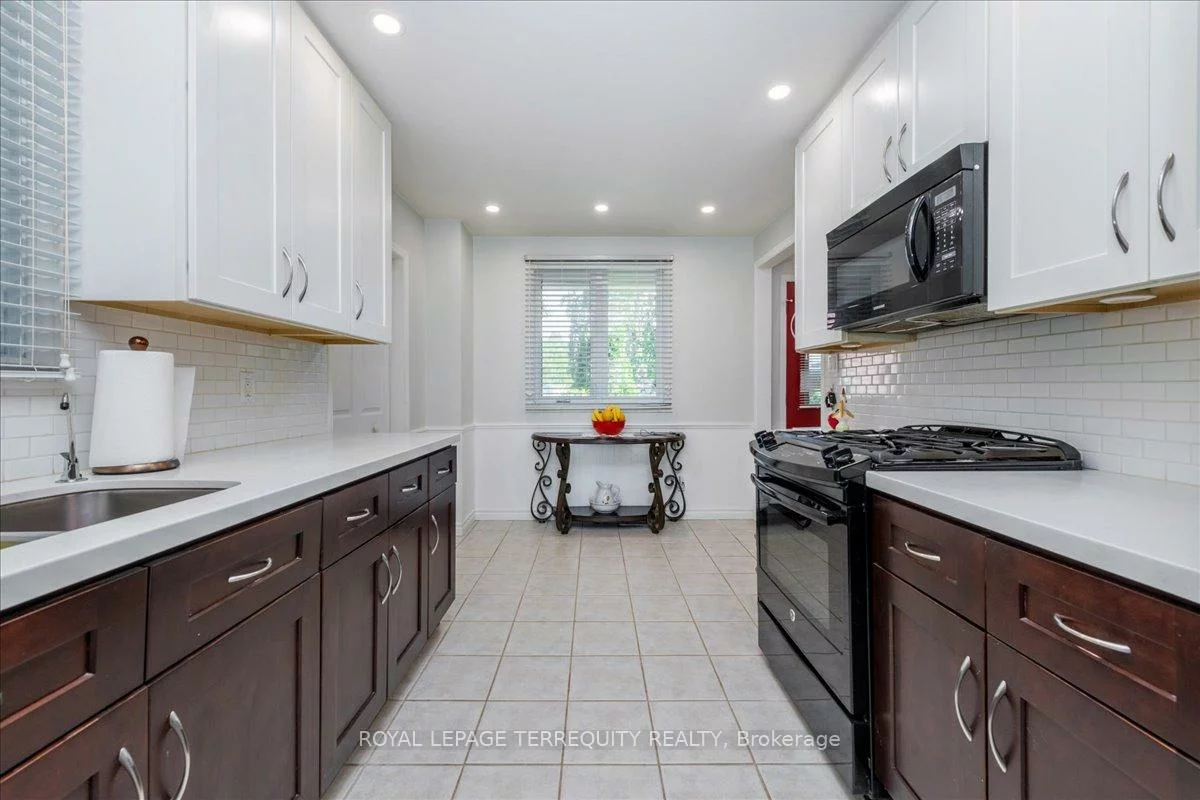 2610, Lawrence, Stroud, Innisfil