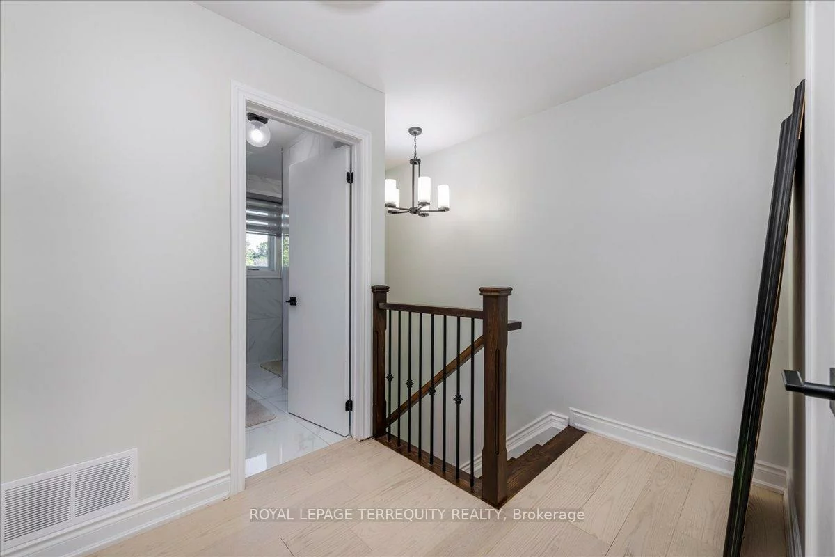 2610, Lawrence, Stroud, Innisfil