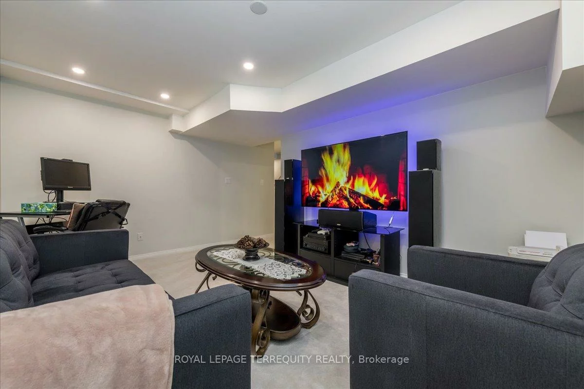 2610, Lawrence, Stroud, Innisfil