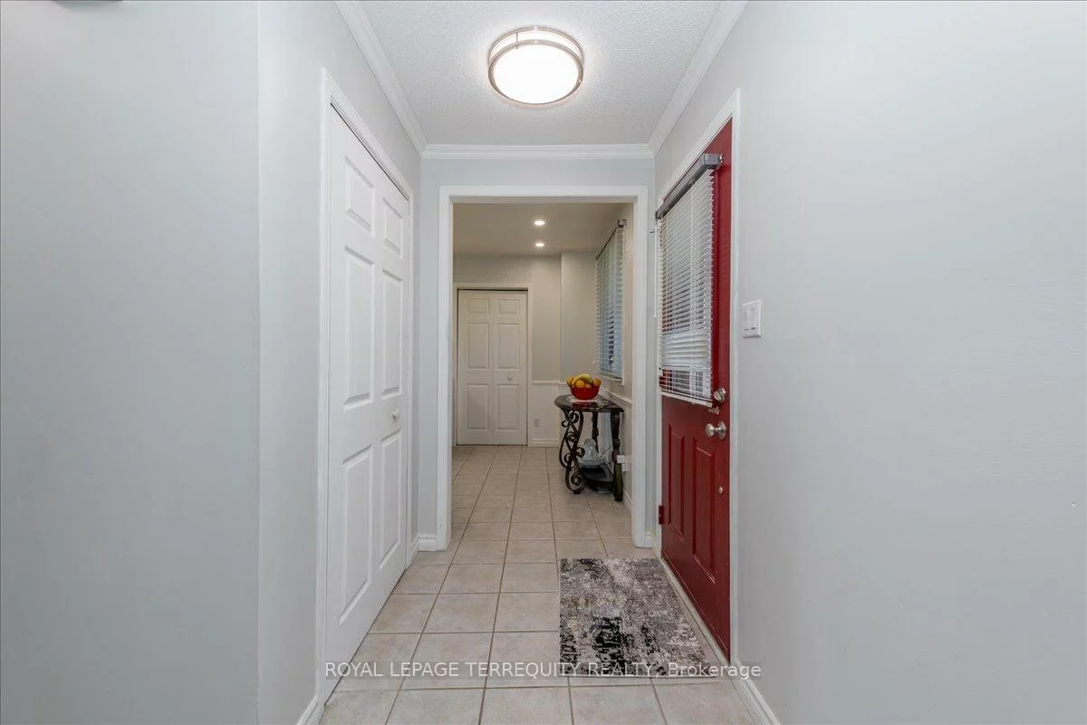2610, Lawrence, Stroud, Innisfil