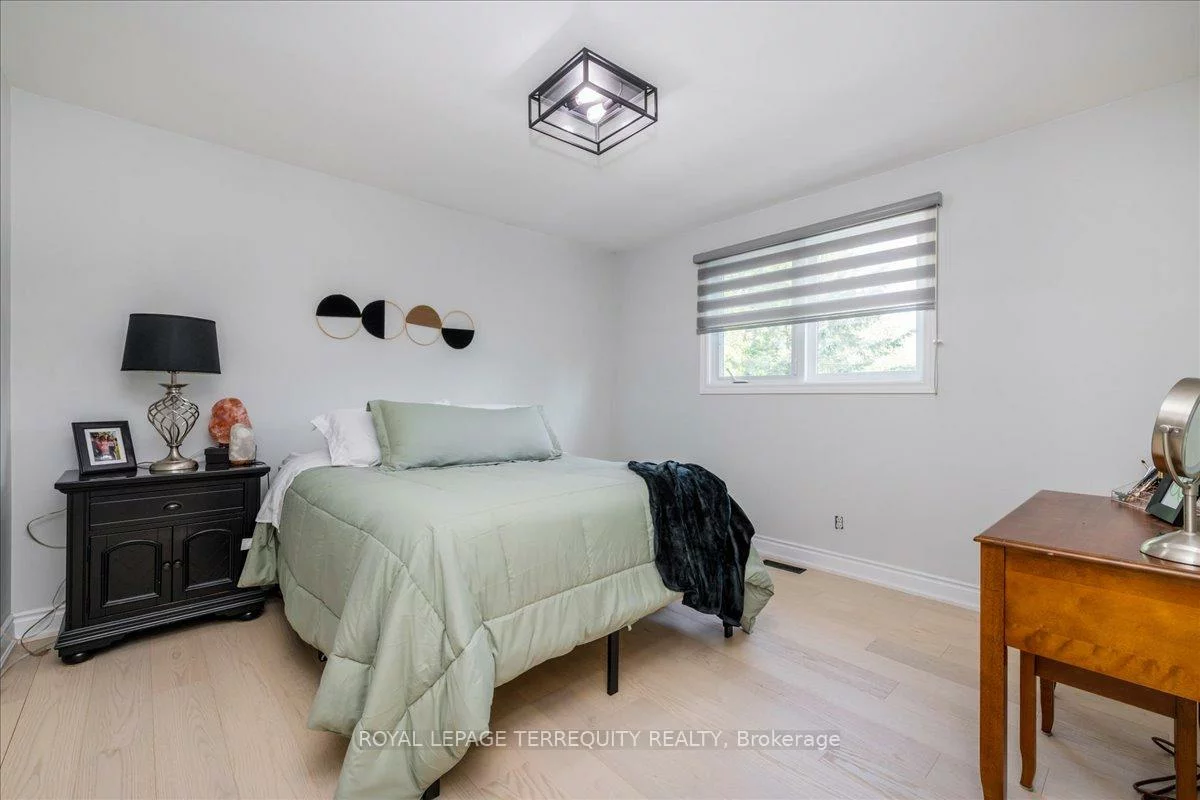 2610, Lawrence, Stroud, Innisfil