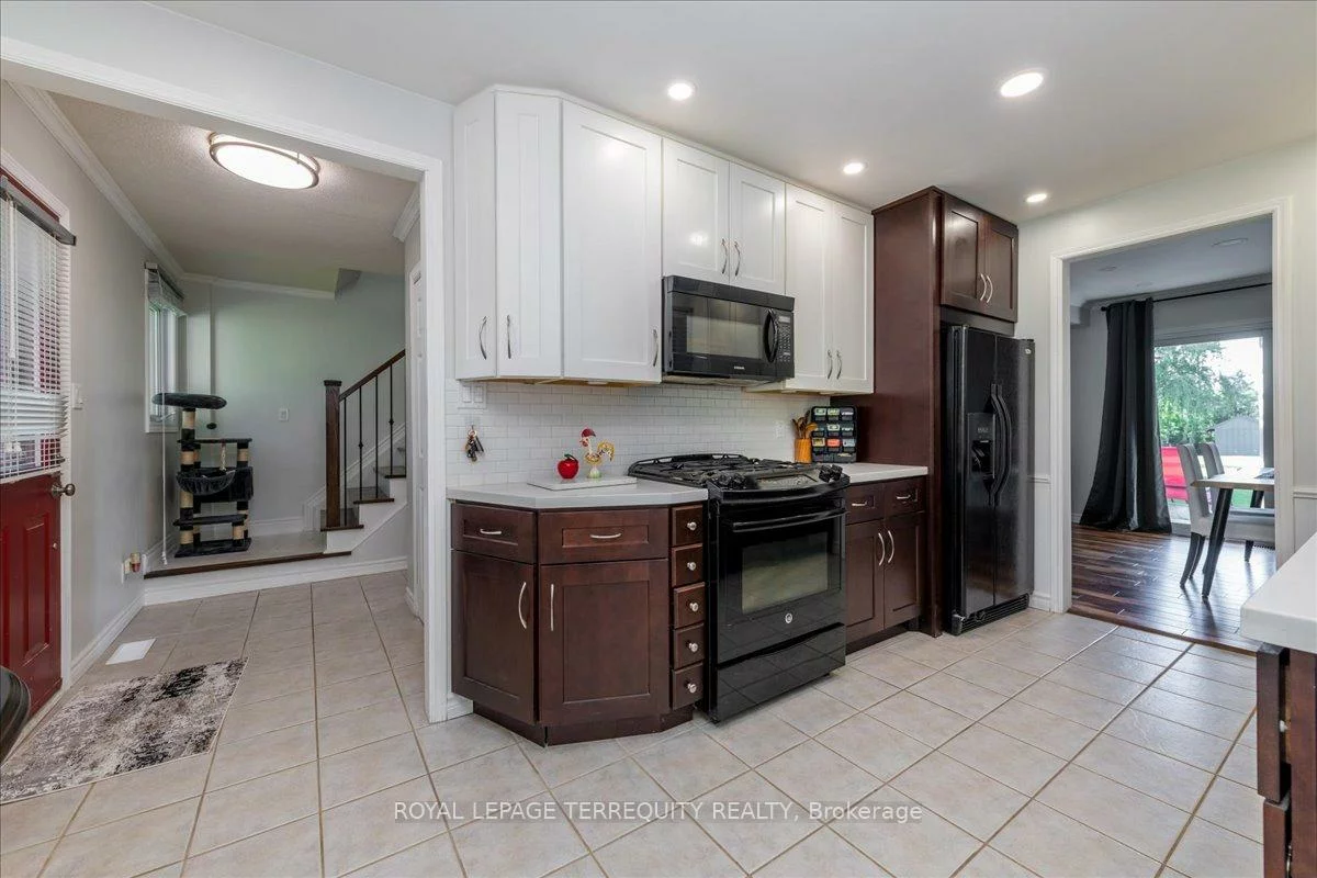 2610, Lawrence, Stroud, Innisfil