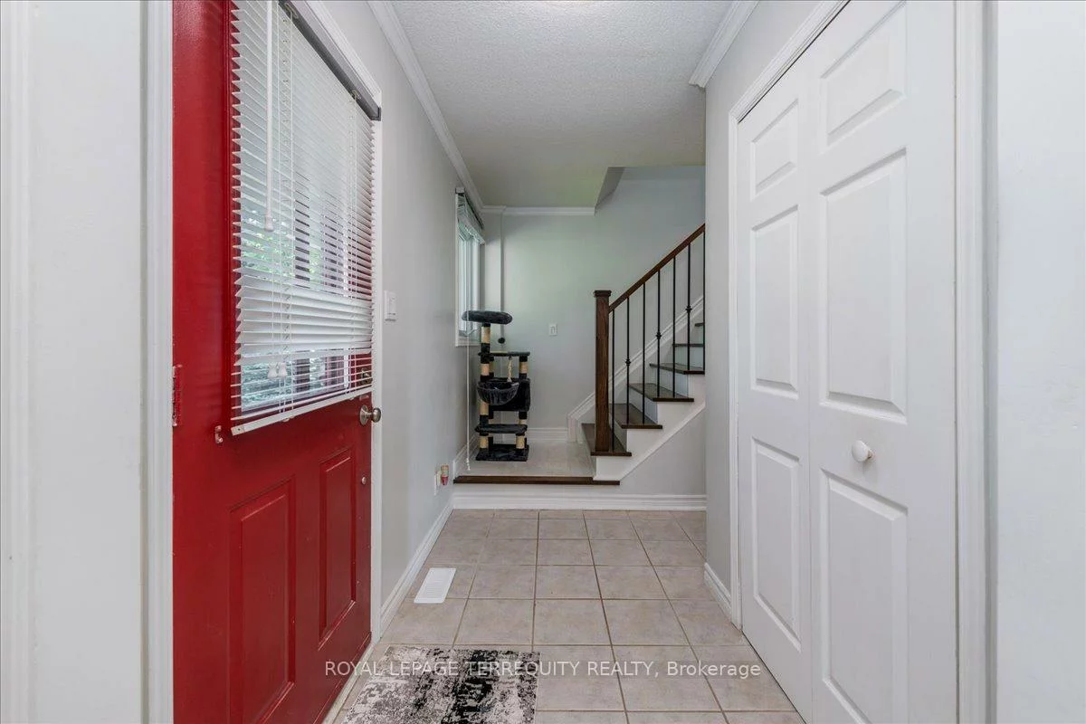 2610, Lawrence, Stroud, Innisfil
