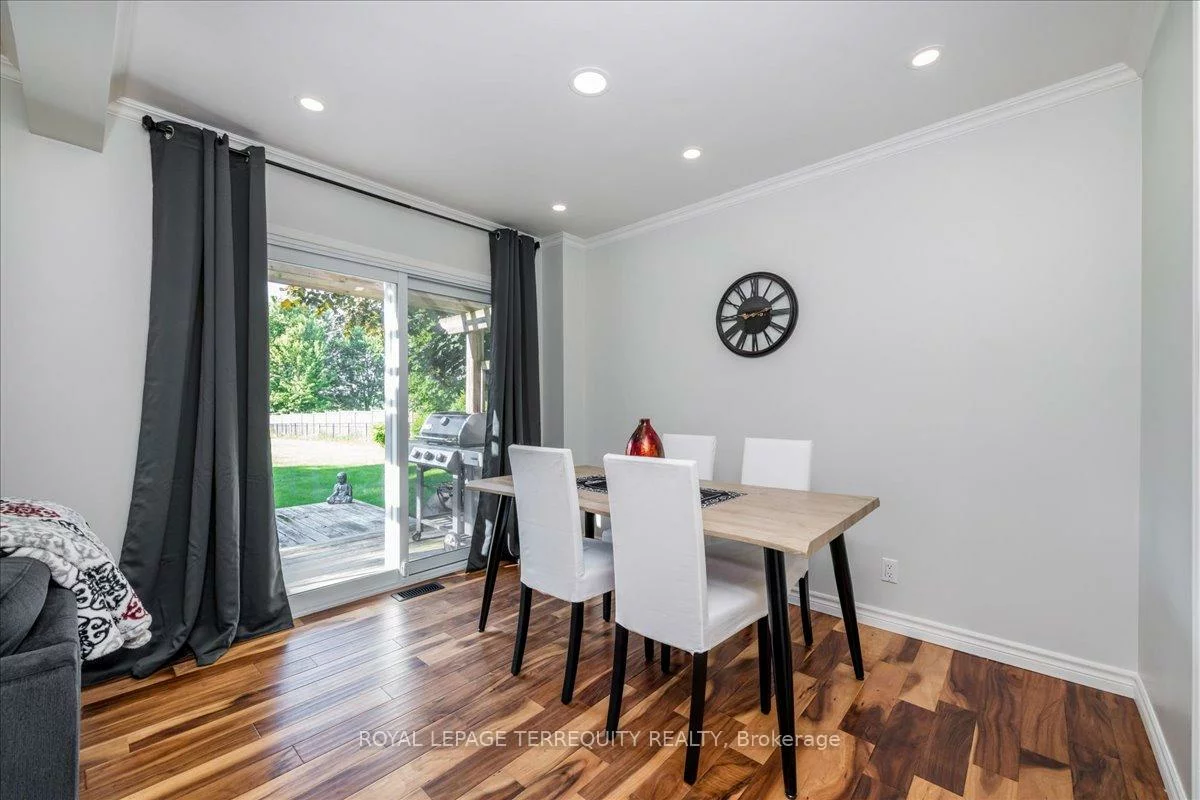 2610, Lawrence, Stroud, Innisfil