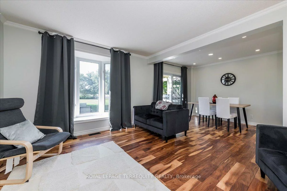 2610, Lawrence, Stroud, Innisfil