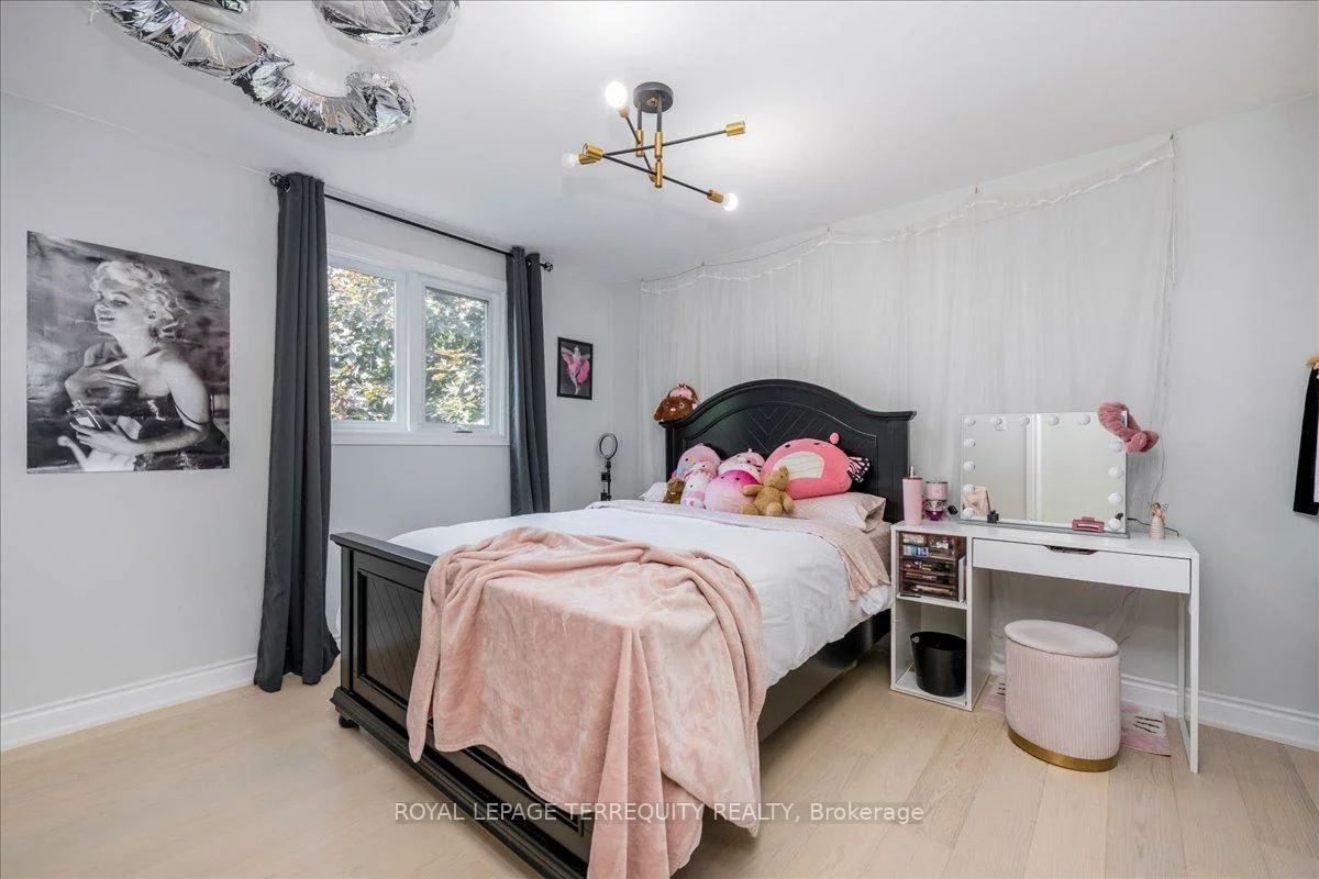 2610, Lawrence, Stroud, Innisfil