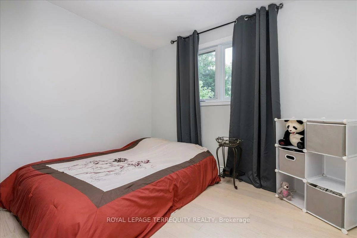 2610, Lawrence, Stroud, Innisfil