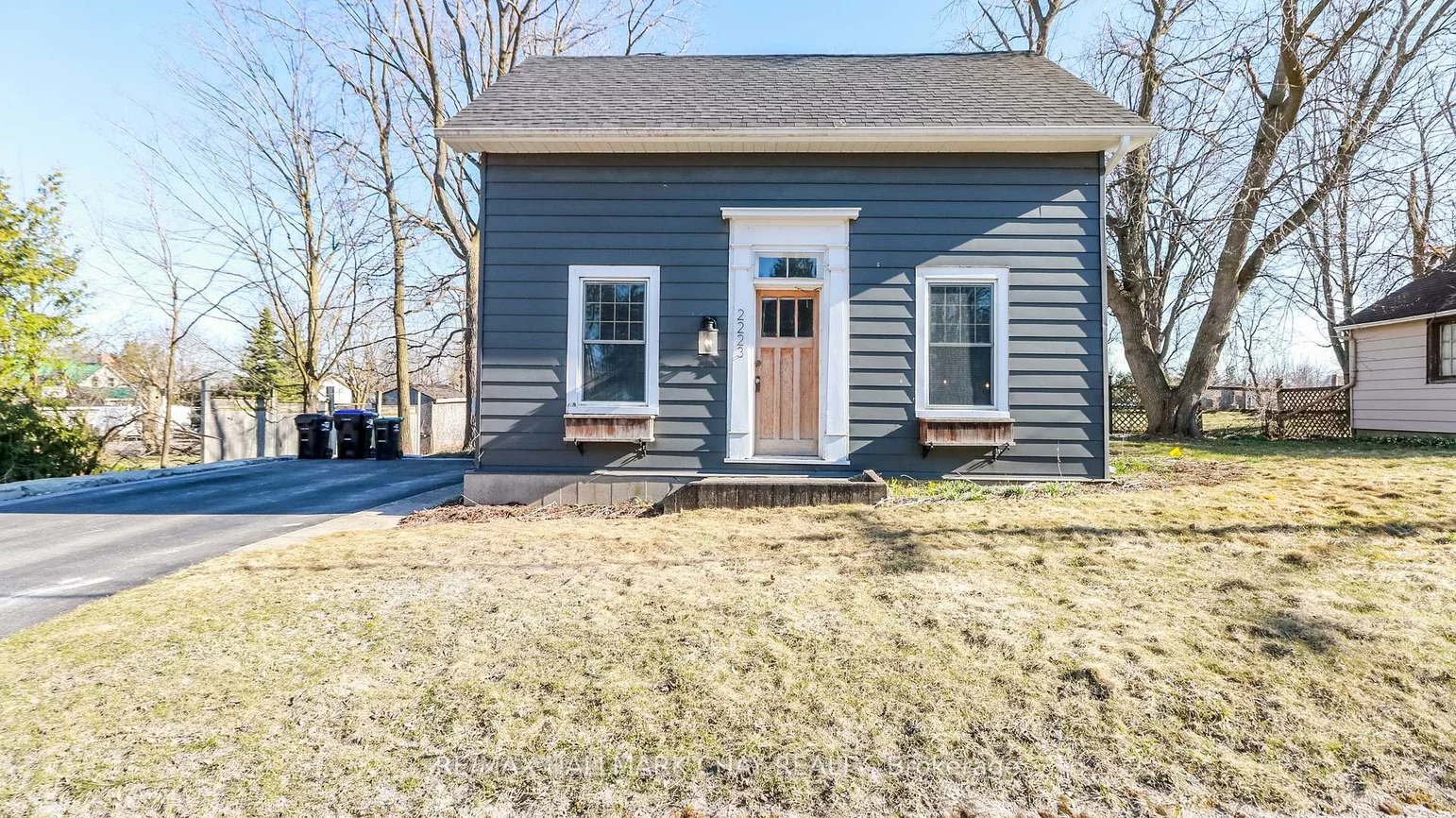 2223, Victoria, Stroud, Innisfil