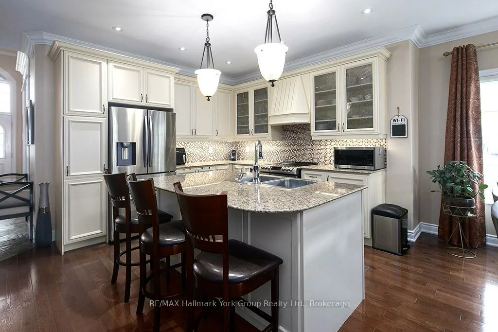 1166, Gina, Alcona, Innisfil