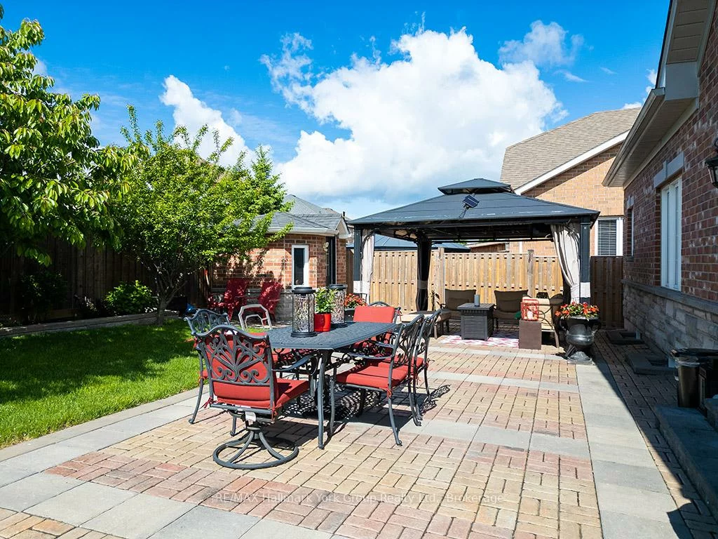 1166, Gina, Alcona, Innisfil