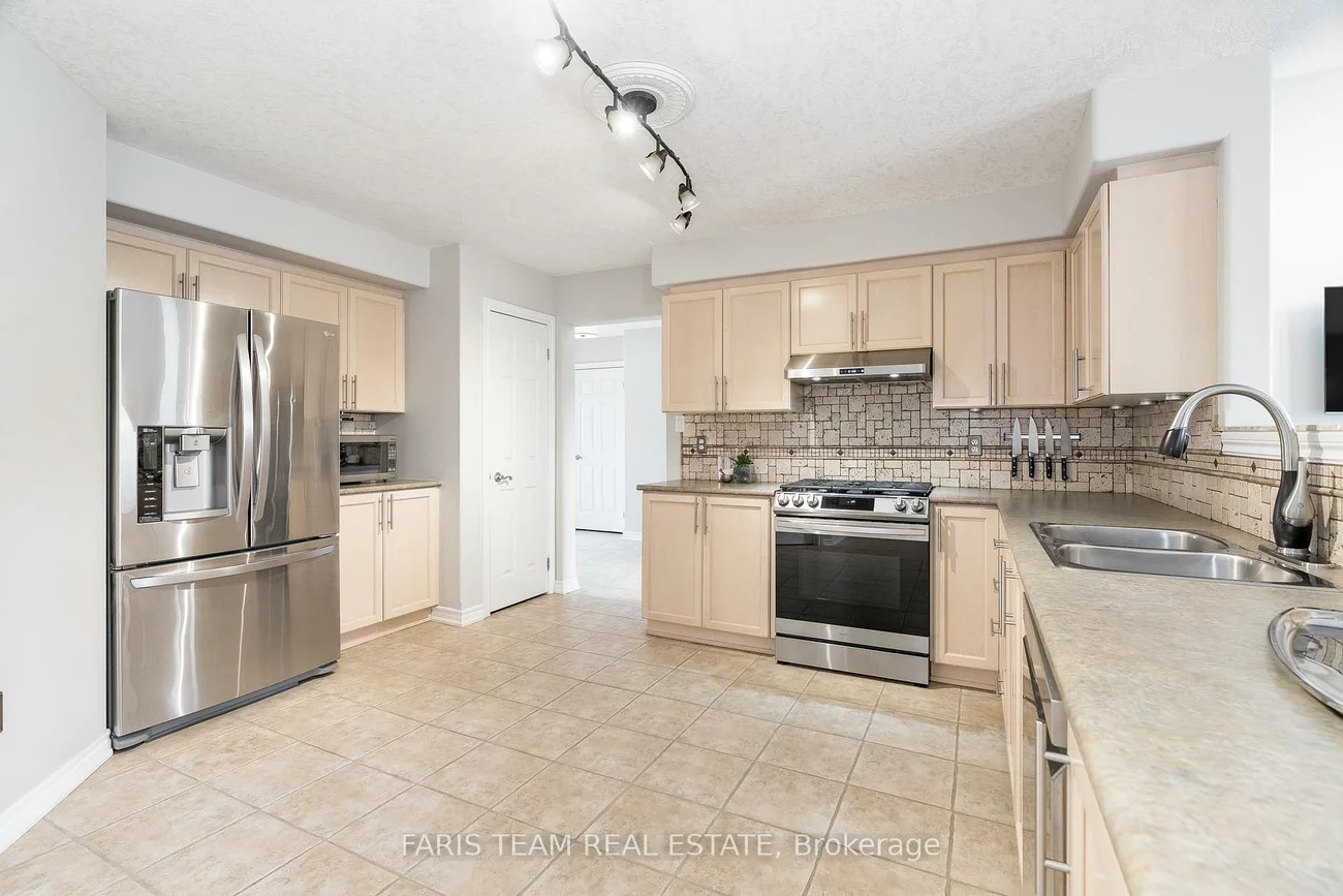 907, Booth, Alcona, Innisfil