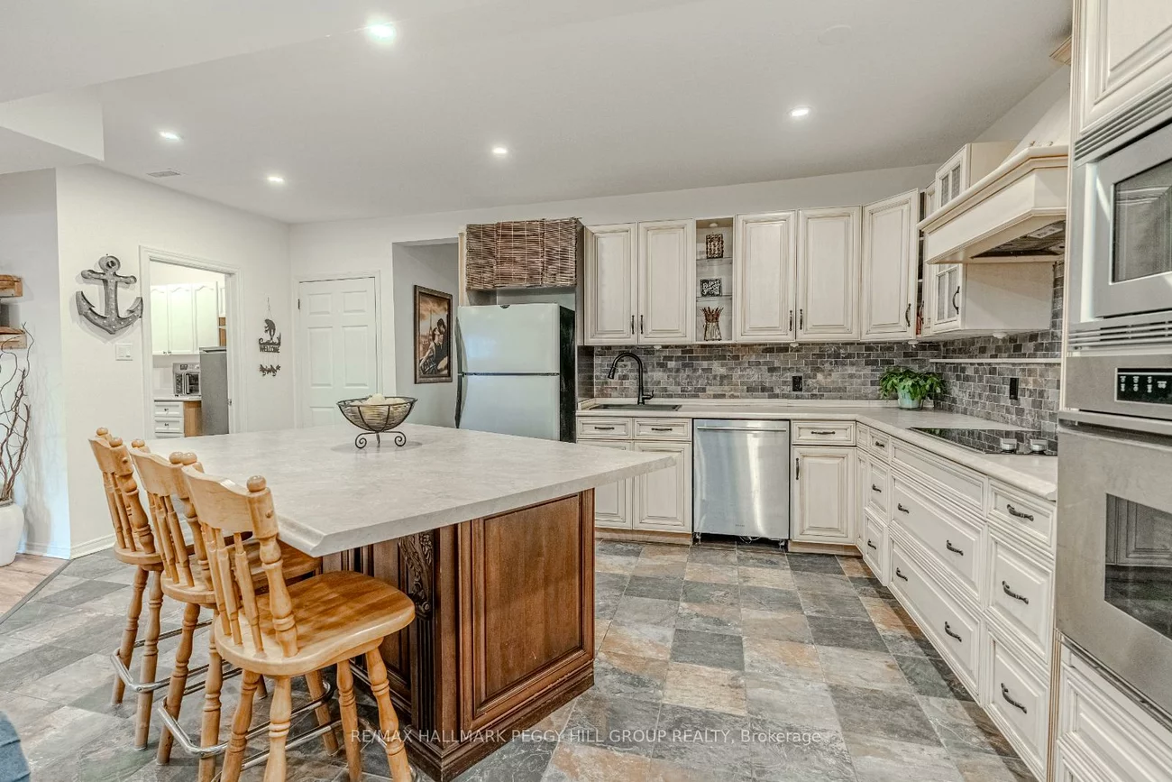 2076, Chantler, Stroud, Innisfil