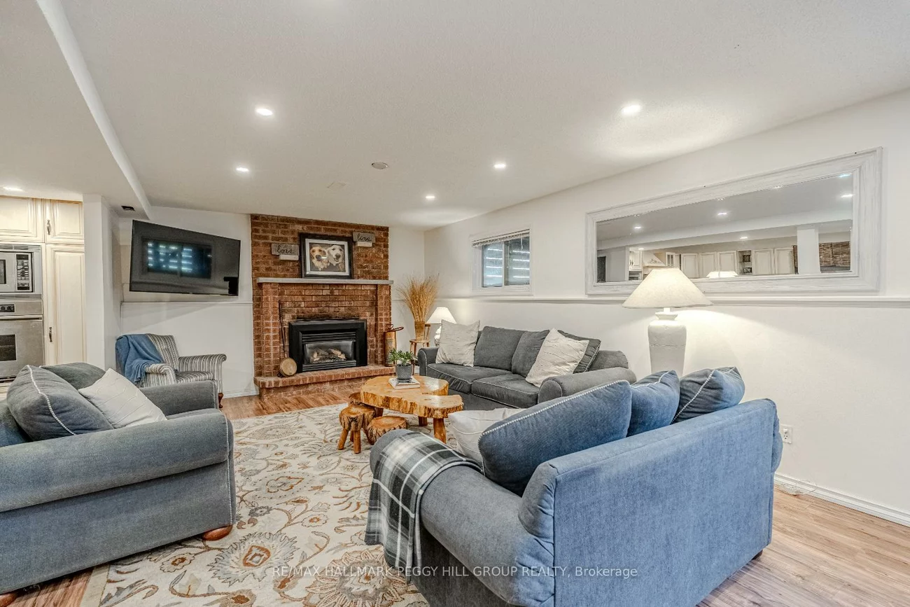 2076, Chantler, Stroud, Innisfil