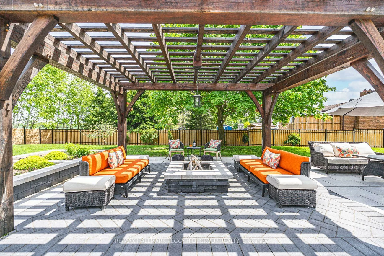 2076, Chantler, Stroud, Innisfil
