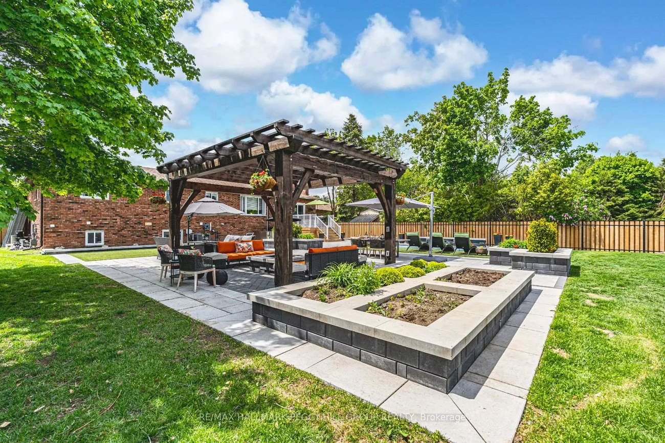 2076, Chantler, Stroud, Innisfil