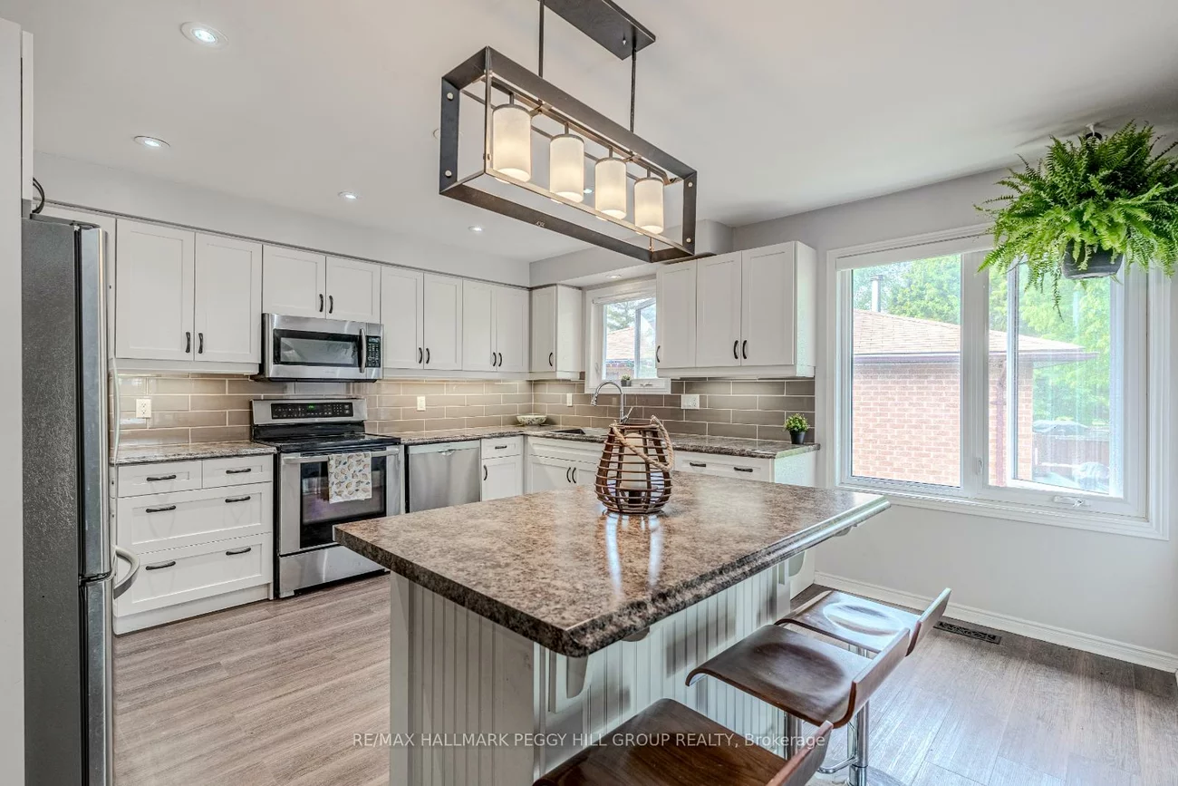 2076, Chantler, Stroud, Innisfil