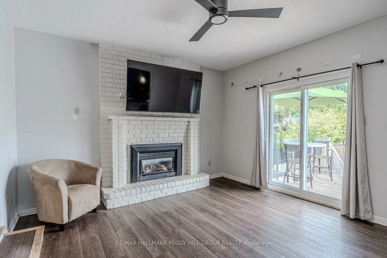 2076, Chantler, Stroud, Innisfil
