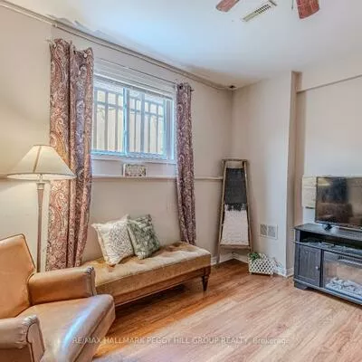 2076, Chantler, Stroud, Innisfil