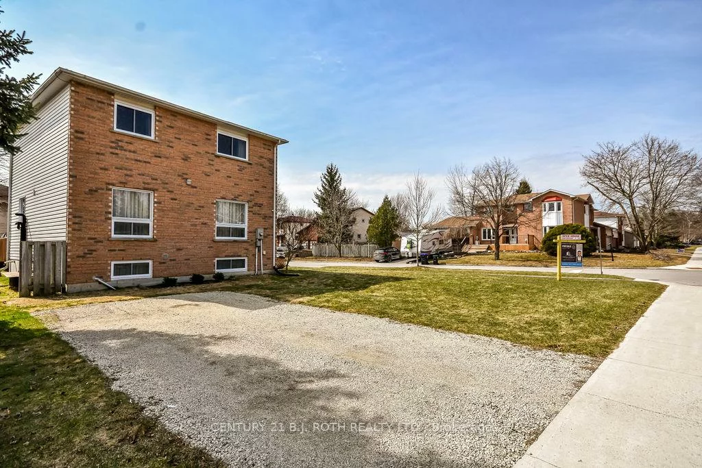695, Candaras, Alcona, Innisfil