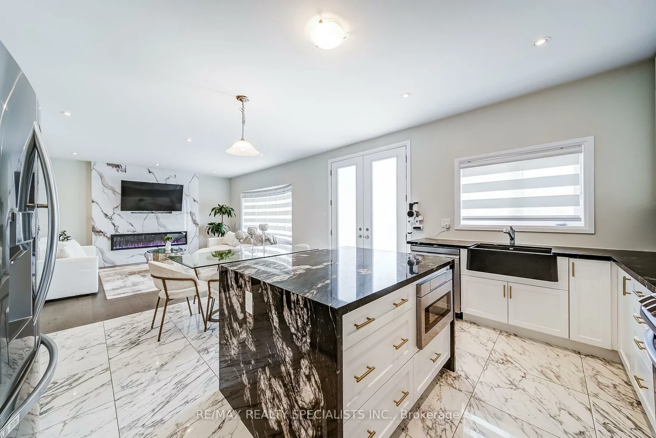 1698, Corsal, Alcona, Innisfil
