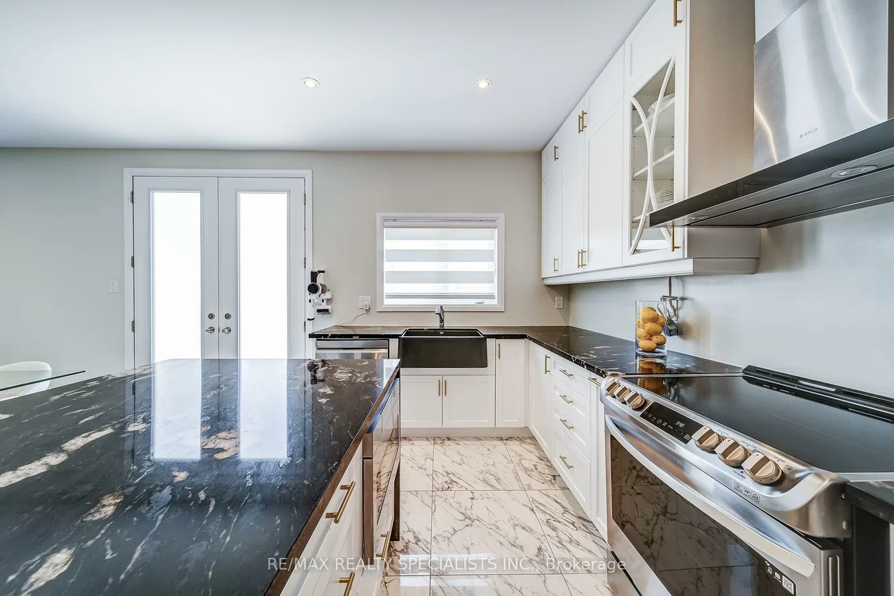 1698, Corsal, Alcona, Innisfil