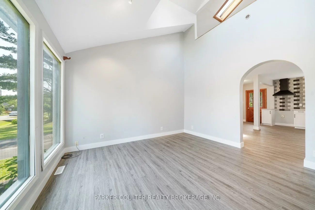 939, Clifton, Alcona, Innisfil