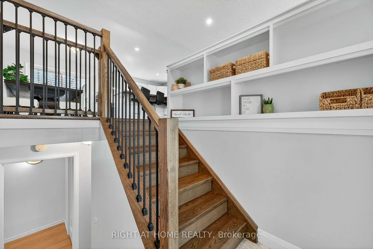 2220, Richardson, Stroud, Innisfil