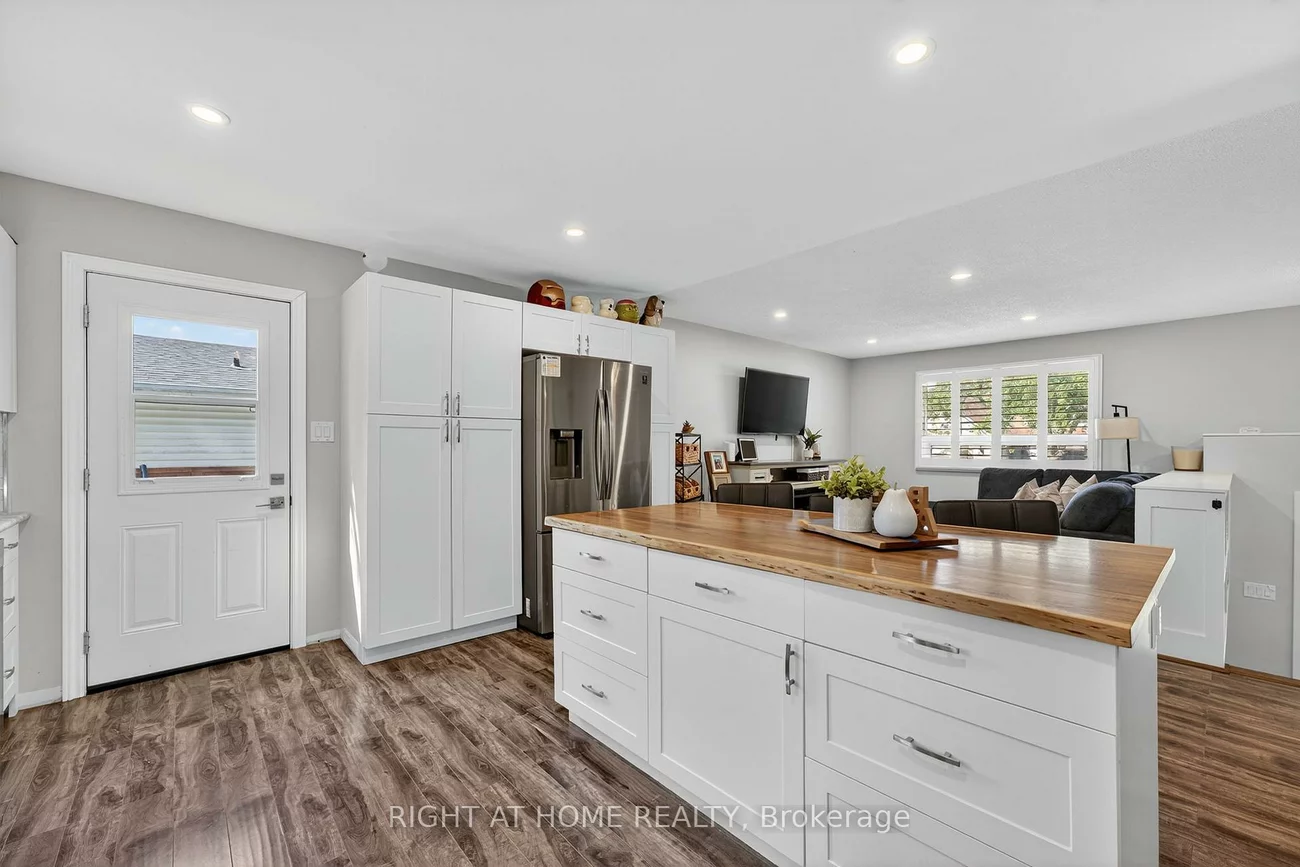 2220, Richardson, Stroud, Innisfil