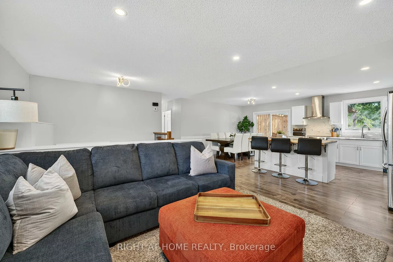 2220, Richardson, Stroud, Innisfil