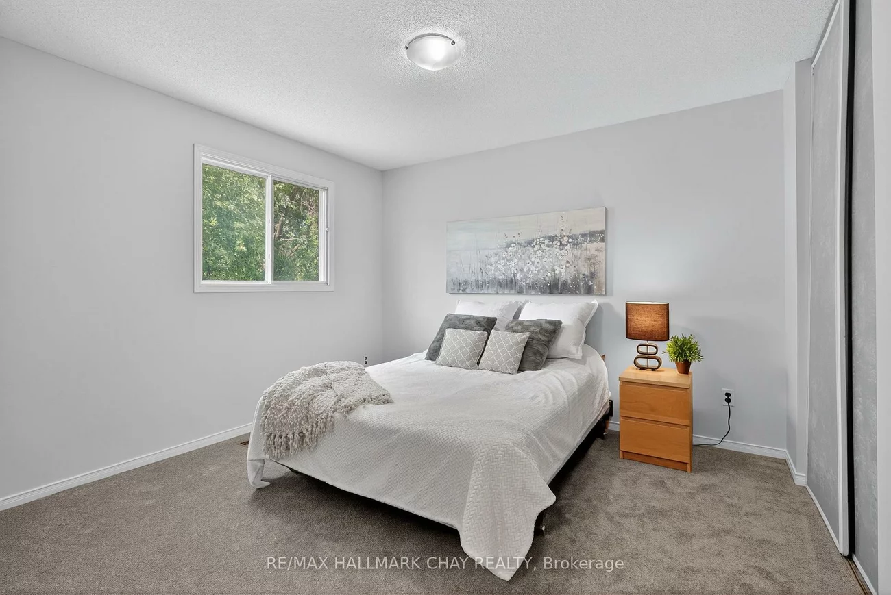 992, Anna Maria, Alcona, Innisfil