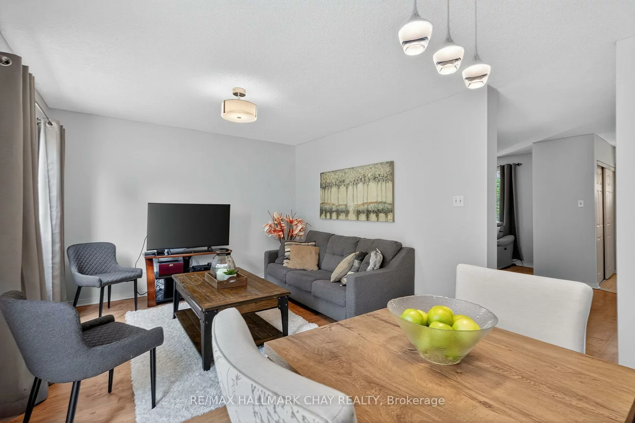 992, Anna Maria, Alcona, Innisfil
